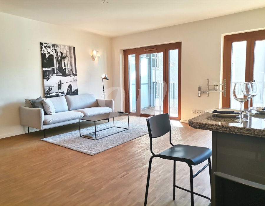 Sonnenverwöhnte 2-Zimmer-Wohnung mit Skyline-Blick Bild 1