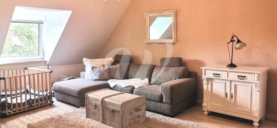 Gemütliche und ruhige Dachgeschoßwohnung im beliebten Dichterviertel Wilke Immobilien: Ihr Immobilienmakler Frankfurt Wiesbaden Rhein-Main